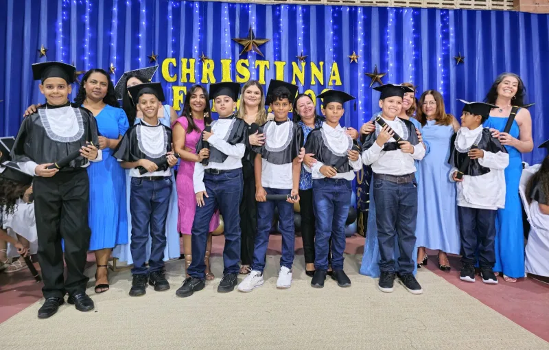 Medeiros Neto: Escola Christinna celebra a formatura da trigésima segunda turma dos 5º anos no bairro Uldurico Pinto