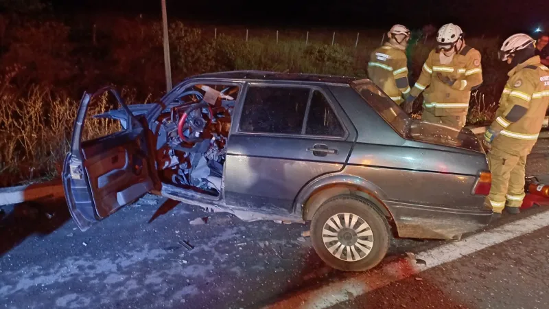 Acidente na BR-101 deixa um morto e três feridos após colisão frontal em Teixeira de Freitas