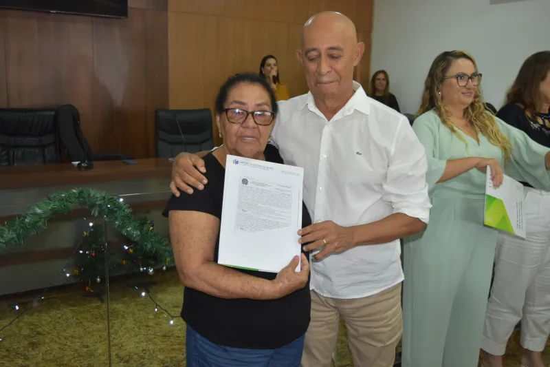 Entrega de títulos de propriedade em Ibirapuã beneficia 183 famílias e marca avanço na regularização fundiária