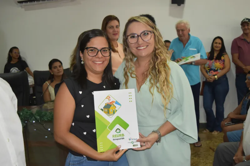 Entrega de títulos de propriedade em Ibirapuã beneficia 183 famílias e marca avanço na regularização fundiária