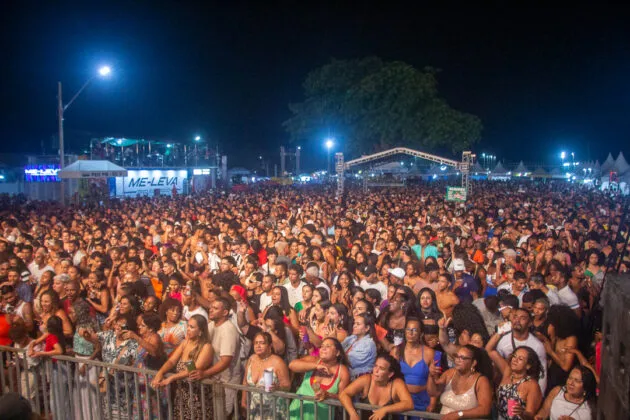 Réveillon 2025 -  Tony Salles agita multidão na quarta noite da festa em Alcobaça