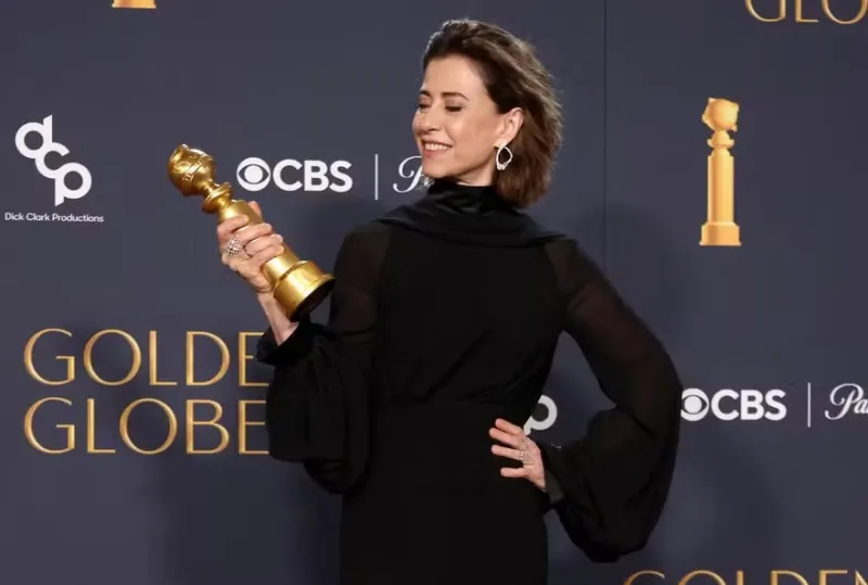 Fernanda Torres faz história e conquista Globo de Ouro