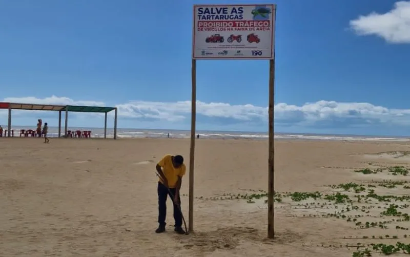 Prefeitura de Mucuri instala placas para proteger Tartarugas Marinhas na Orla