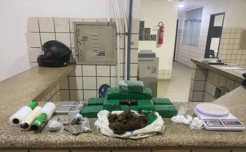 87ª CIPM apreende mais de 3,6 kg de maconha, além de crack e cocaína em Teixeira de Freitas