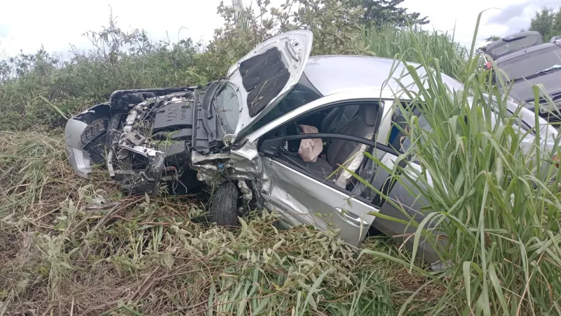 Acidente na BR 418 deixa quatro pessoas feridas em Mucuri