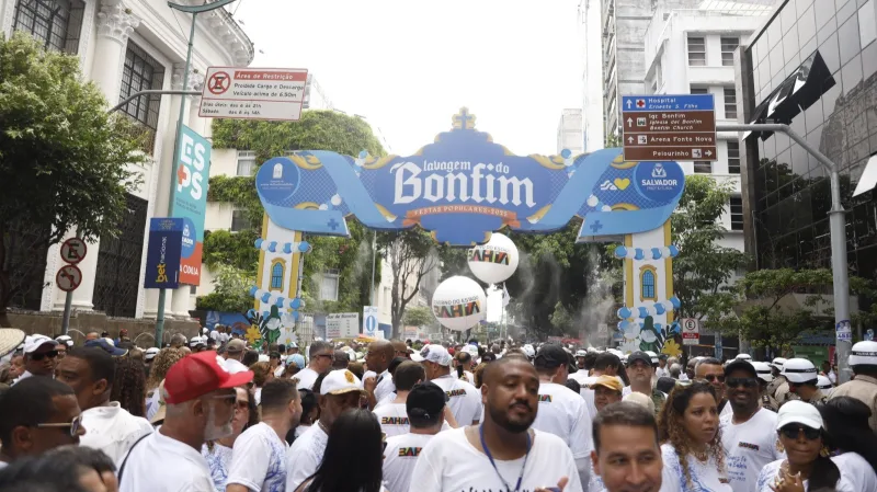 “Dia de agradecer e pedir pela paz no mundo, e que o Senhor do Bonfim nos acompanhe ao longo do ano”, declara Jerônimo no início do cortejo da Lavagem