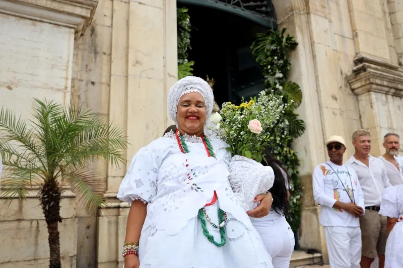 “Dia de agradecer e pedir pela paz no mundo, e que o Senhor do Bonfim nos acompanhe ao longo do ano”, declara Jerônimo no início do cortejo da Lavagem