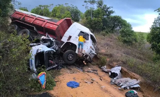 Quatro pessoas da mesma família, entre elas duas crianças morrem em acidente provocado por Caminhoneiro embriagado , na Bahia