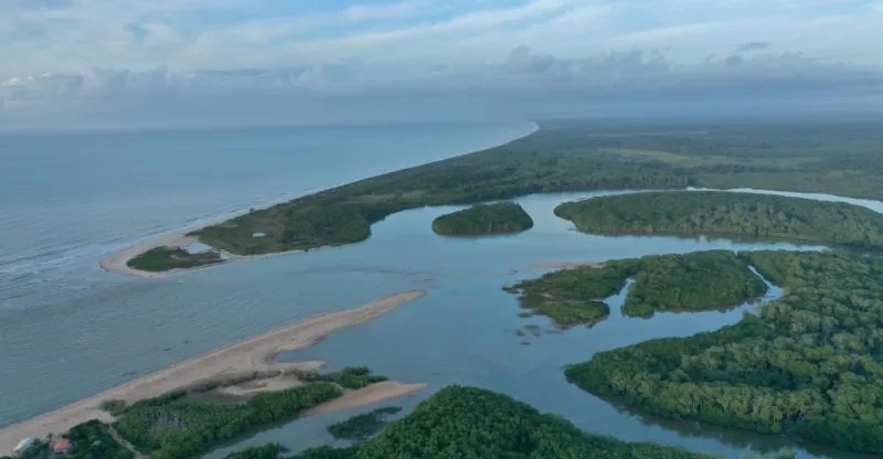 Mucuri, um paraíso tropical entre matas, rios, lagoas e praias imaculadas