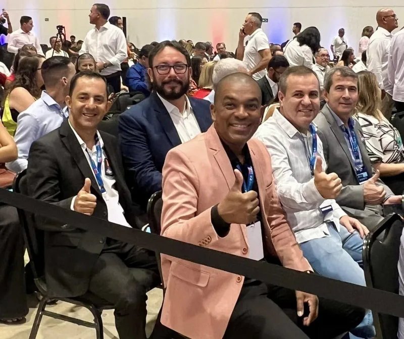 Prefeitos do Extremo Sul da Bahia participam do 8º Encontro de Prefeitos em Salvador