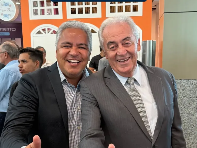 Prefeito de Alcobaça, Zico de Baiato participa do 8º Encontro de Prefeitos em Salvador