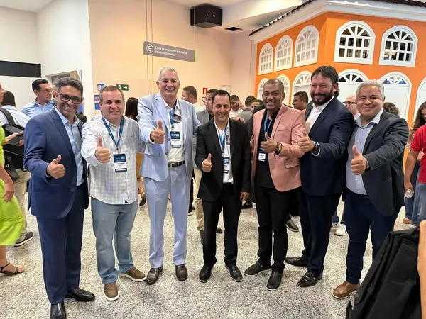 Prefeito de Alcobaça, Zico de Baiato participa do 8º Encontro de Prefeitos em Salvador