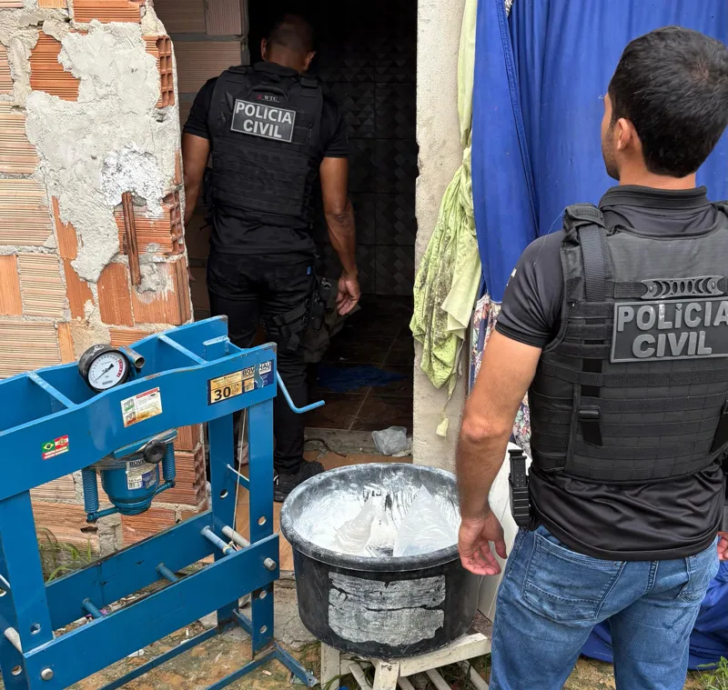 Polícia Civil descobre laboratório de drogas e apreende mais de 4 kg de cocaína em Eunápolis