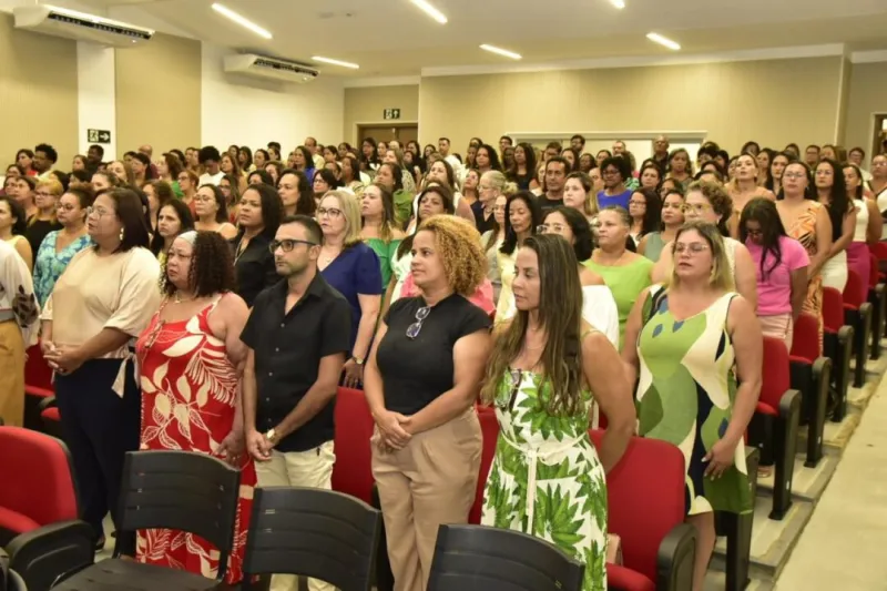 'Conhecer para Acolher e Educar’: Jornada Pedagógica de 2025 define estratégias e investimentos na educação de Teixeira de Freitas