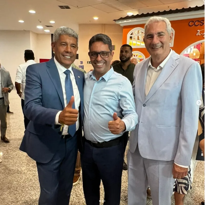 Prefeito de Caravelas, Dr. Adauto, participa de Encontro dos Prefeitos em Salvador