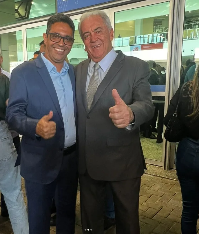 Prefeito de Caravelas, Dr. Adauto, participa de Encontro dos Prefeitos em Salvador