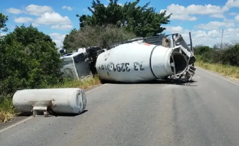 Motorista fica gravemente ferido em acidente na BA-290