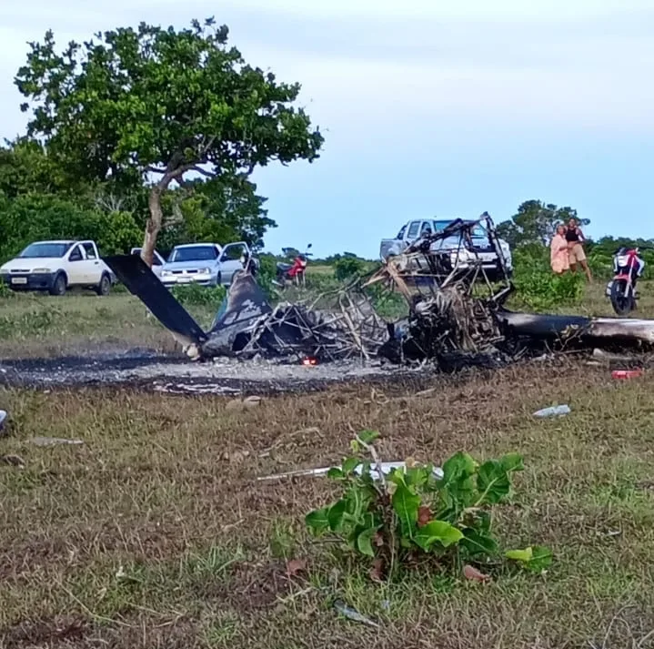 Mais um avião cai em Prado 20 dias depois de outro avião ter caído no município, uma pessoa morreu e outra foi socorrida