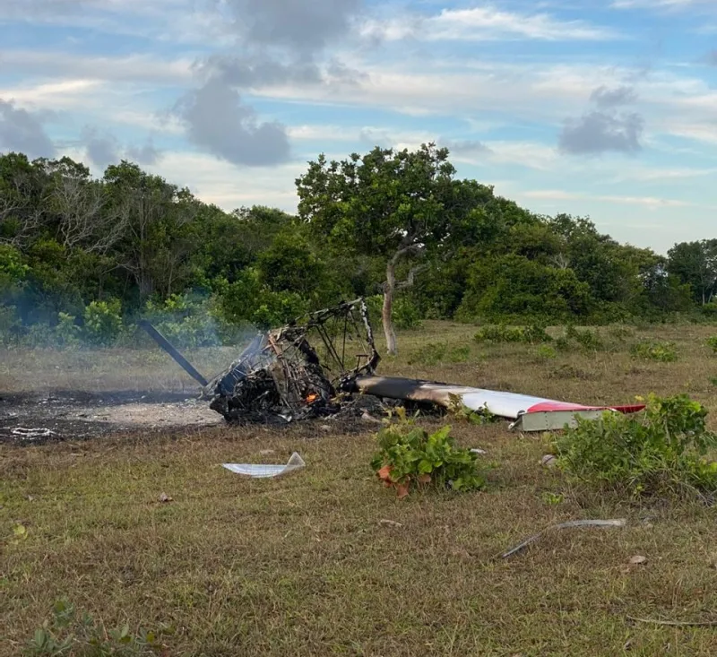 Mais um avião cai em Prado 20 dias depois de outro avião ter caído no município, uma pessoa morreu e outra foi socorrida