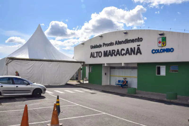 Mulher dá à luz em banheiro de UPA tenta dar descarga em bebê e o joga no lixo