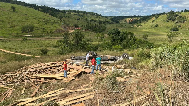 Motorista e ajudante da Nissí Madeiros que morreram em acidente na BR-418 são identificados