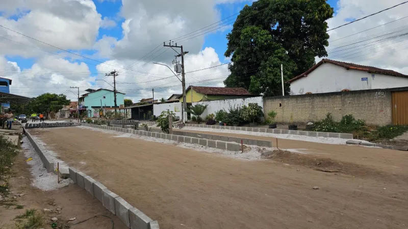 Prefeitura dá início à pavimentação da Avenida Rio Mucuri no bairro Triângulo Leal em Itabatã