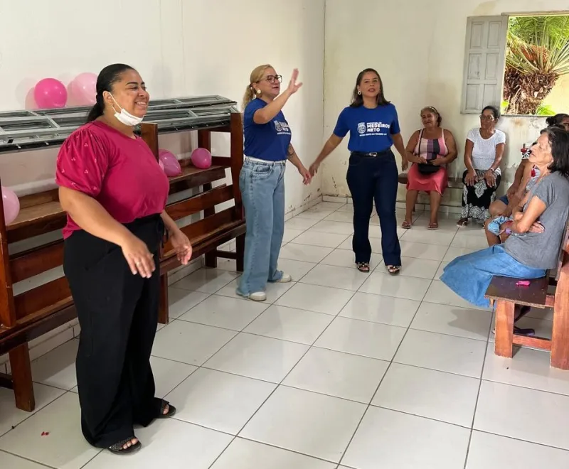 Prefeitura de Medeiros Neto promove reunião com idosos no povoado de Santa Luzia do Norte