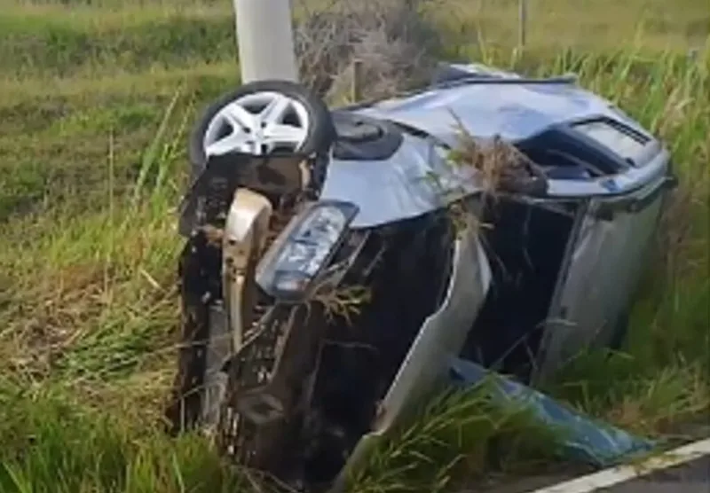 Acidente na BA-290: Veículo invade contramão e provoca capotamento