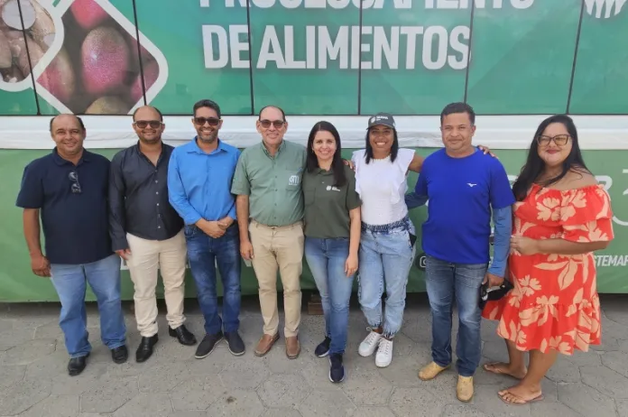    Carreta-Escola do Senar Bahia leva capacitação para Juerana, distrito de Caravelas 