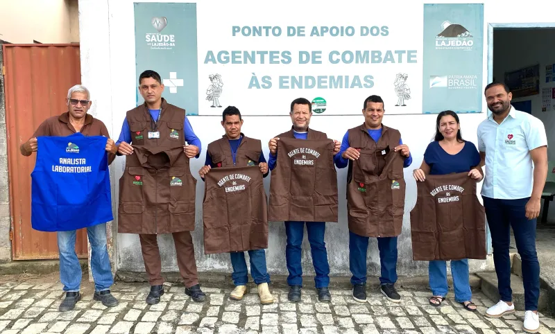 Prefeitura de Lajedão entrega uniformes aos servidores da Vigilância Sanitária e ACE