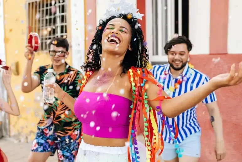 3 rituais para atrair boas energias e amor no Carnaval  