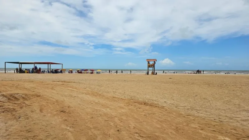 Grandes atrações, praias cheias e segurança reforçada marcam início do Carnaval 2025 em Mucuri