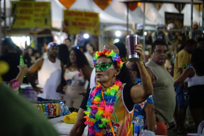 Nova Viçosa começa o carnaval com energia contagiante e muito ritmo