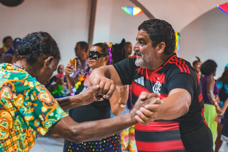 Carnaval de Alcobaça 2025 já está rolando! Abertura oficial agita a cidade com muita alegria