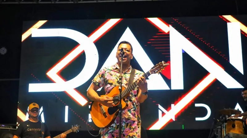 Arena Praia da Barra virou palco da genuína folia de Carnaval com três grandes atrações neste sábado em Mucuri