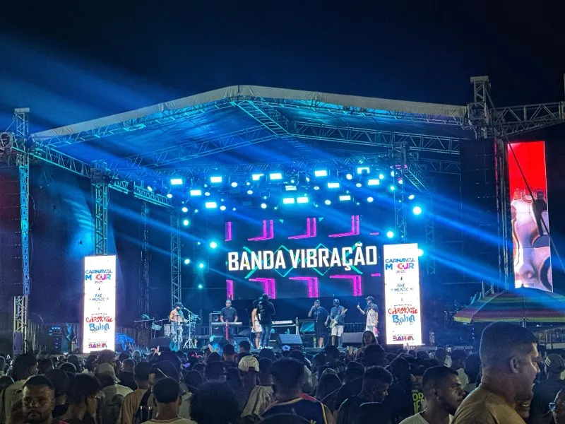 Arena Praia da Barra virou palco da genuína folia de Carnaval com três grandes atrações neste sábado em Mucuri