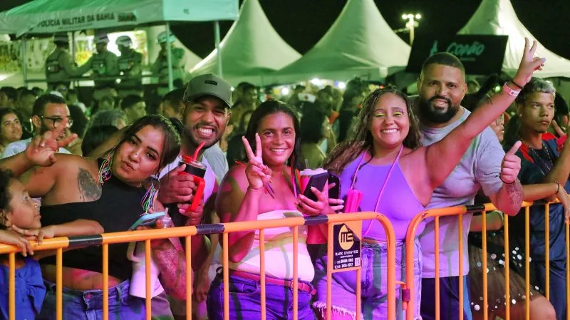 Arena Praia da Barra virou palco da genuína folia de Carnaval com três grandes atrações neste sábado em Mucuri