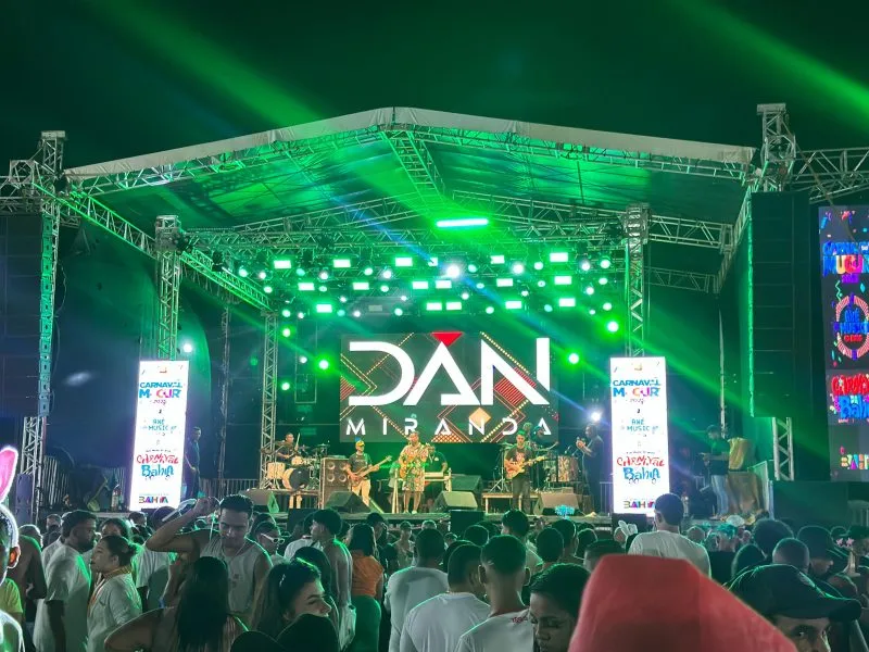 Arena Praia da Barra virou palco da genuína folia de Carnaval com três grandes atrações neste sábado em Mucuri