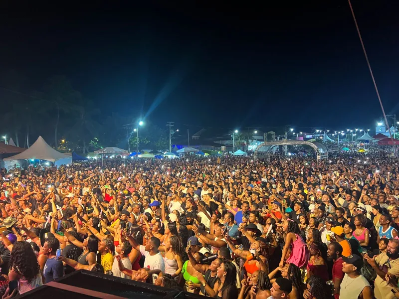 Show de Toque Dez atrai multidão na segunda noite do carnaval do Prado