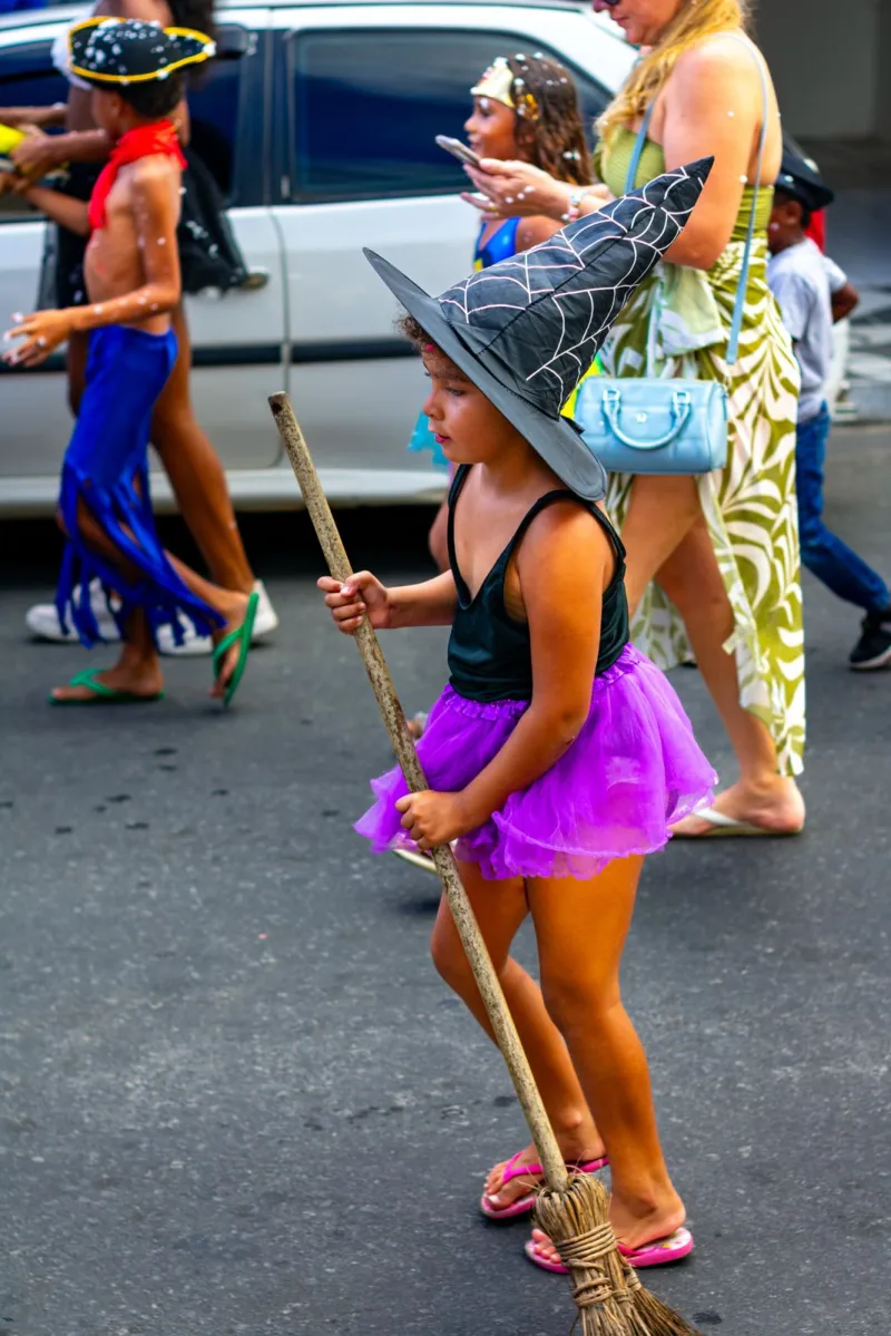 Primeiro arrastão do carnaval de Alcobaça agita foliões na Orla da Praia