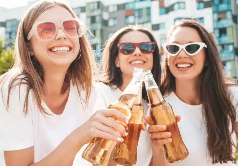 O que comer para desinchar após bebedeira no Carnaval? 