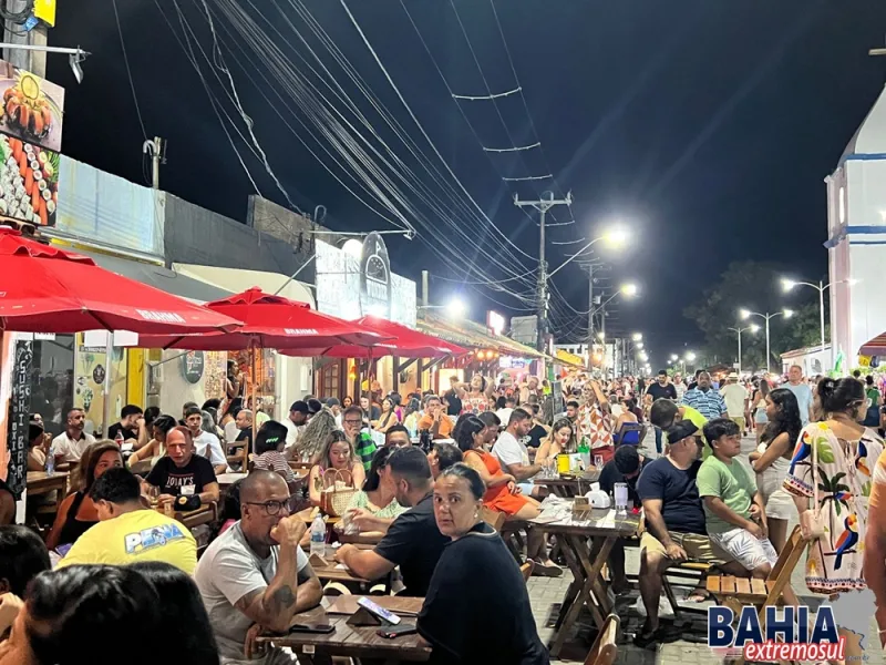 Grelo comanda a festa e agita multidão no 4º dia do Carnaval de Prado!