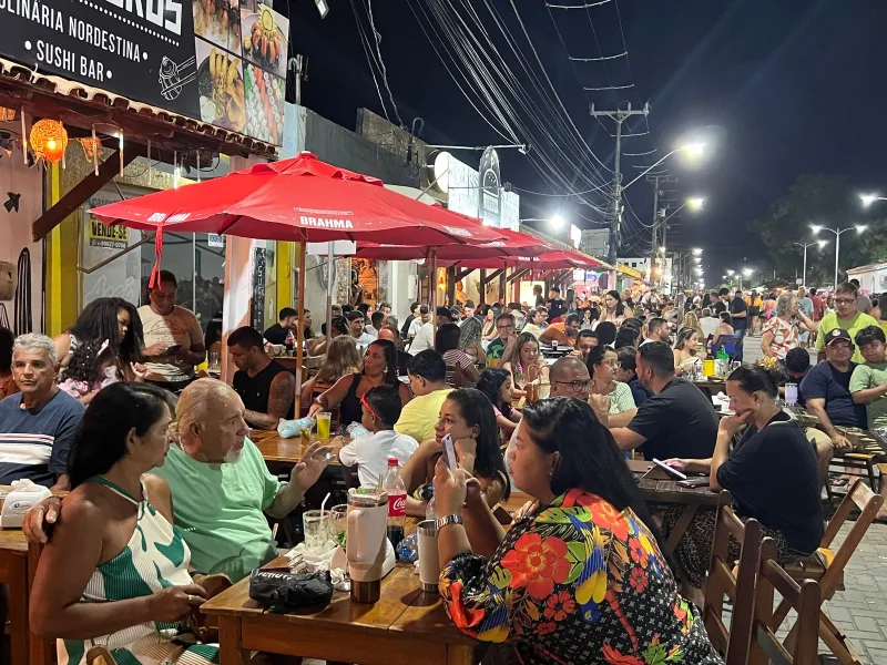 Grelo comanda a festa e agita multidão no 4º dia do Carnaval de Prado!