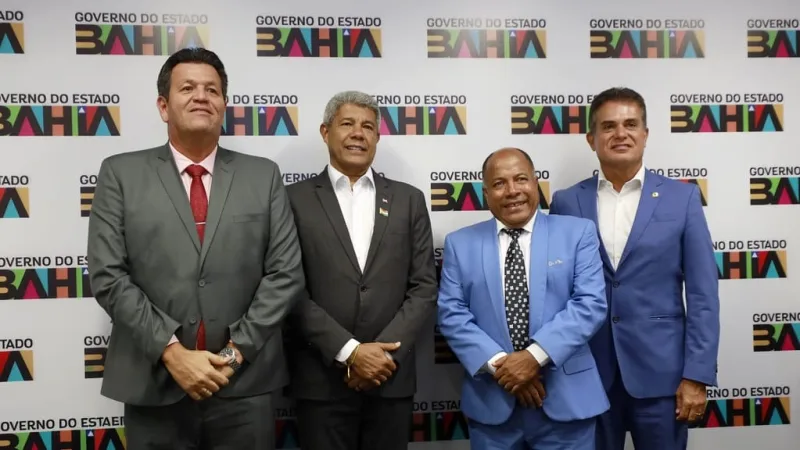 Governador recebe prefeito e vereador do União Brasil para tratar de investimentos e ouve promessa de apoio. 