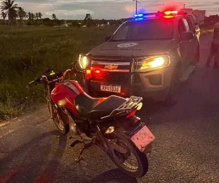 Roubo frustrado: Polícia prende assaltantes e recupera moto em Prado
