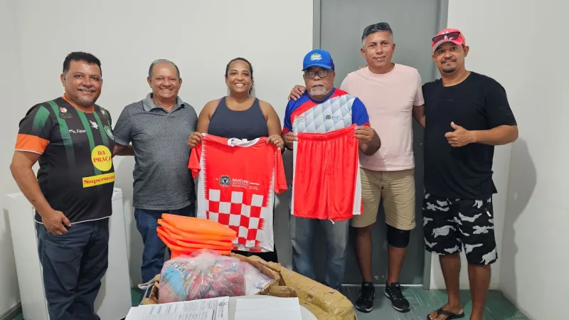 Secretaria de Esportes de Mucuri promove a entrega de materiais esportivos para Escolinhas de Futebol de Itabatã