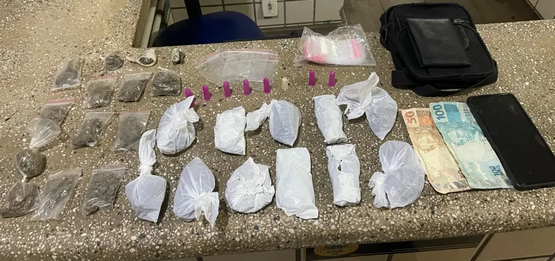 Homem é preso no bairro Novo Prado em Itamaraju por tráfico de drogas