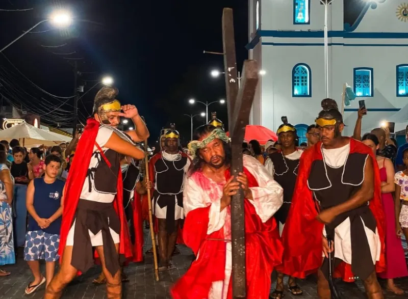 Auto da Paixão de Cristo emociona fiéis na Praça da Matriz em Prado