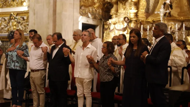 Governador Jerônimo Rodrigues participa de missa em sufrágio da alma do papa Francisco