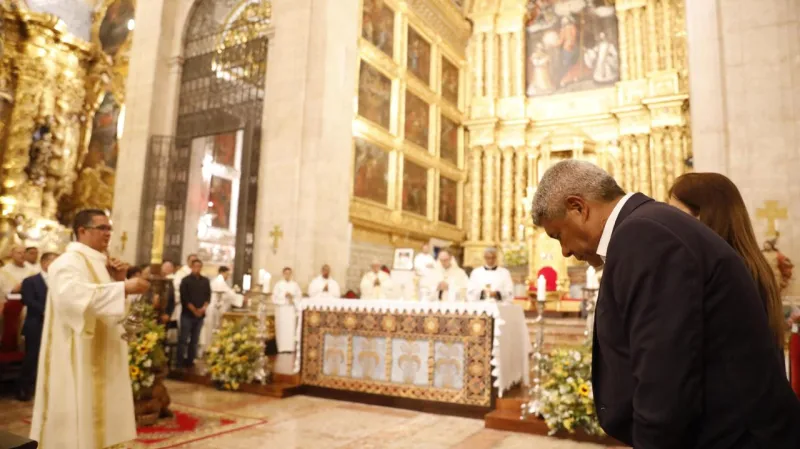 Governador Jerônimo Rodrigues participa de missa em sufrágio da alma do papa Francisco